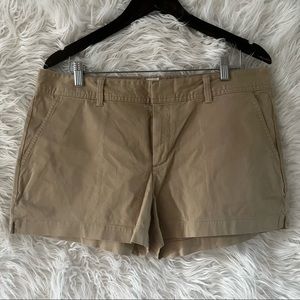 NWOT Mid Rise No Stretch Khaki GAP “City Short”